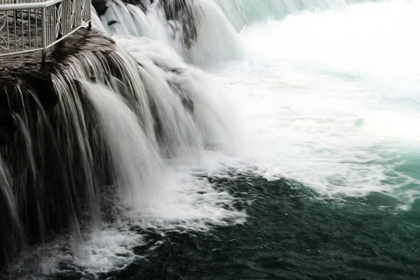 Uma cachoeira sedosa — Fotografia de Stock