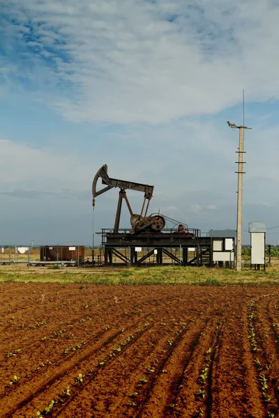 Poço de petróleo e gás operacional — Fotografia de Stock