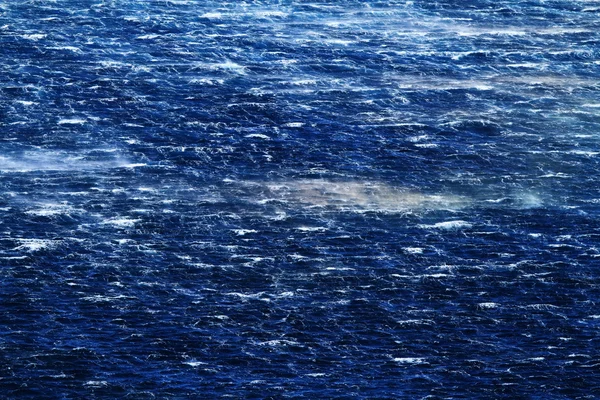 Mar furioso con olas furiosas — Foto de Stock
