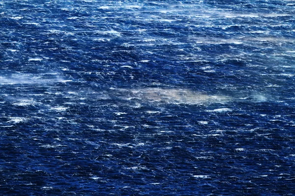 Mar em fúria com ondas furiosas — Fotografia de Stock