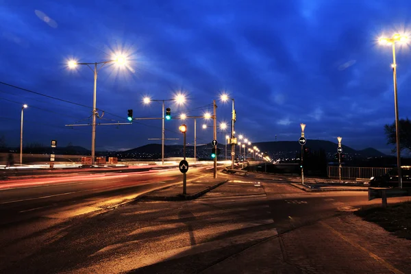 夜間の高速移動車 — ストック写真