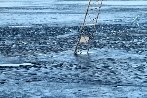 Frozen lake, covered with thin ice — Stock Photo, Image