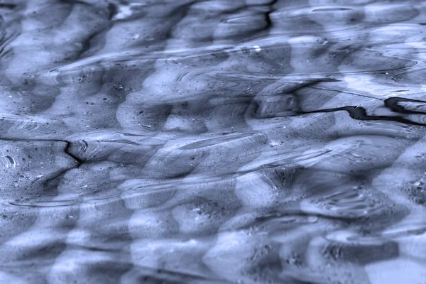 Абстрактная голубая вода — стоковое фото