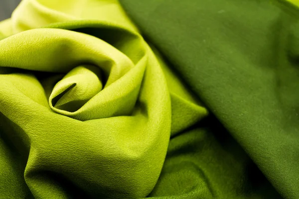 Зеленый атласный текстиль — стоковое фото