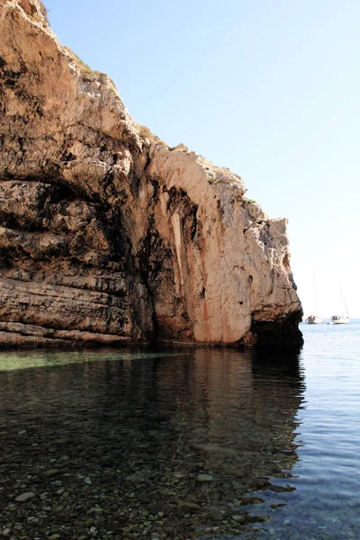 Bahía de Stiniva en vis island — Foto de Stock