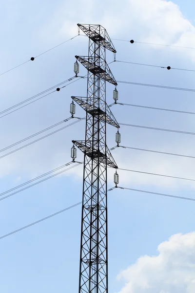 Detalhe do pilão de eletricidade contra — Fotografia de Stock