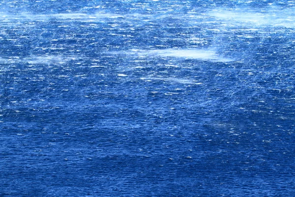 Rasande havet med rasande vågor — Stockfoto