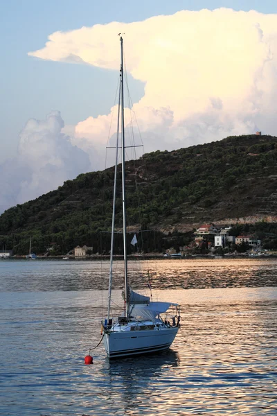 Coucher de soleil avec bateau — Photo