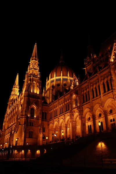 Budapestin parlamenttirakennus — kuvapankkivalokuva