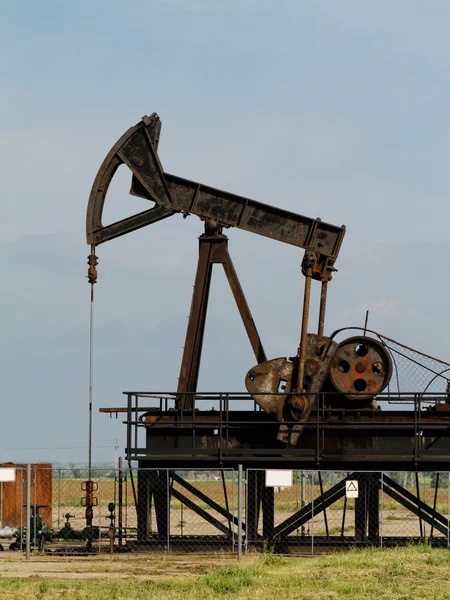 Operating oil and gas well — Stock Photo, Image