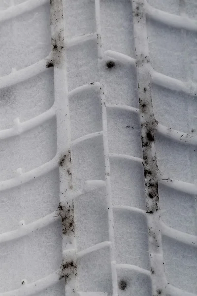 Las huellas de las ruedas sobre la nieve — Foto de Stock