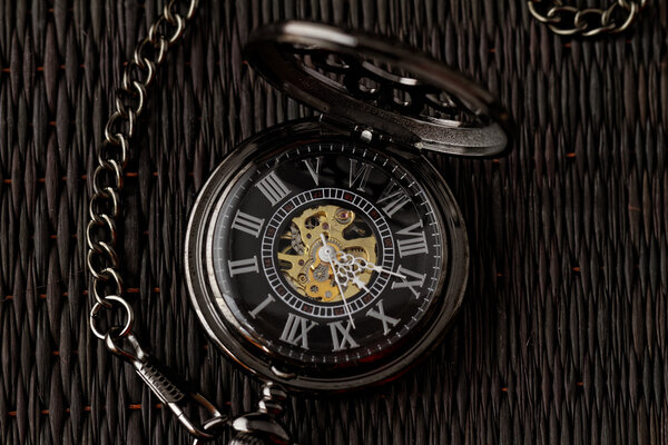 Старые часы
