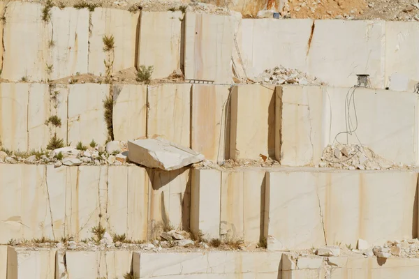 Vit marmor stenbrottet — Stockfoto