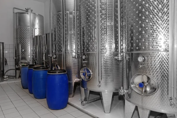 Viinitila tehtaalla — kuvapankkivalokuva