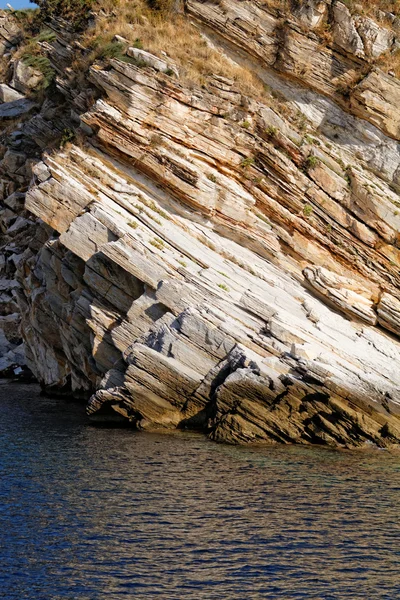 Felsen im Meer — Stockfoto