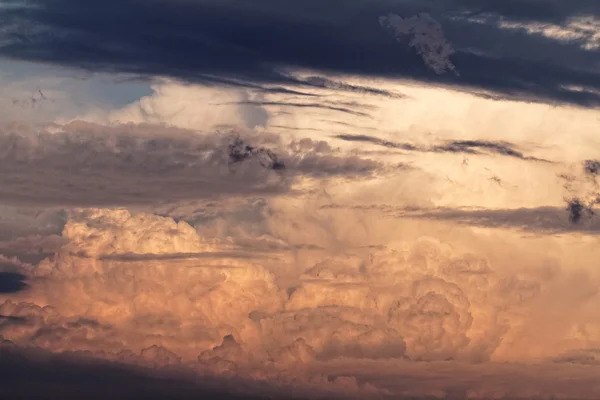 Sonne hinter Wolken — Stockfoto