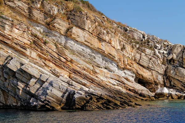 Felsen im Meer — Stockfoto