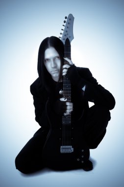 goth delikanlı kırmızı gözlü