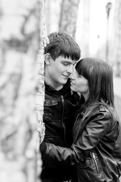 Imagen de una pareja caminando — Foto de Stock