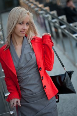 kadın kırmızı ceket daimi alışveriş