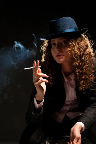 Beautiful woman standing and smoking — Stock Photo, Image