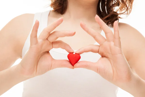 Woman's hands holding heart-shaped cookie — Stock Photo, Image