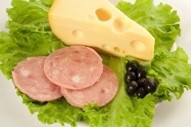 bir tabak salata, maasdam, Siyah Zeytin ve jambon