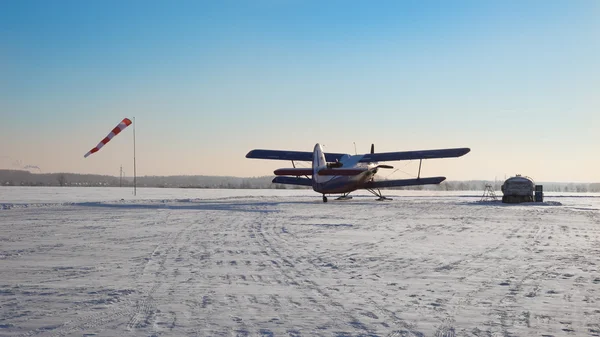 Foto di un piccolo aeroporto a nord — Foto Stock