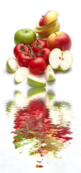 Manzanas y tomates —  Fotos de Stock
