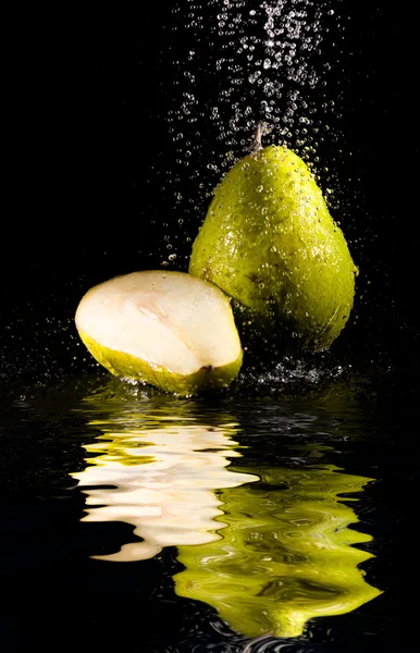 Pear under water splashes — Stock Photo, Image