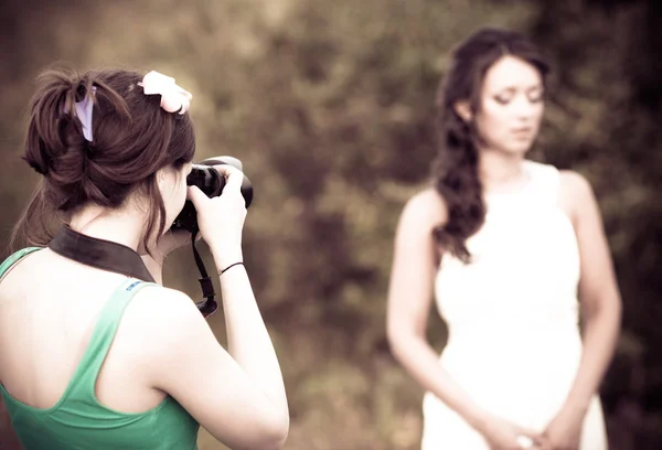 Picture of a woman photographer making a photo — Stock Photo, Image