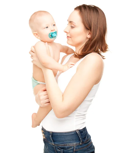 Szczęśliwa matka na białym tle noworodek obraz — Zdjęcie stockowe