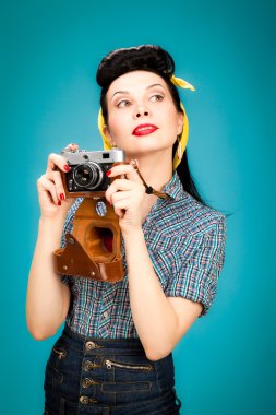 Retro pin-up film kamera kadınla