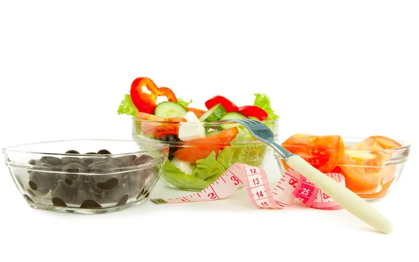 Picture of a plates with greek salad, tomatoes and black olives — Stock Photo, Image