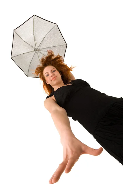 红头发的女人，在伞的黑裙子 — 图库照片