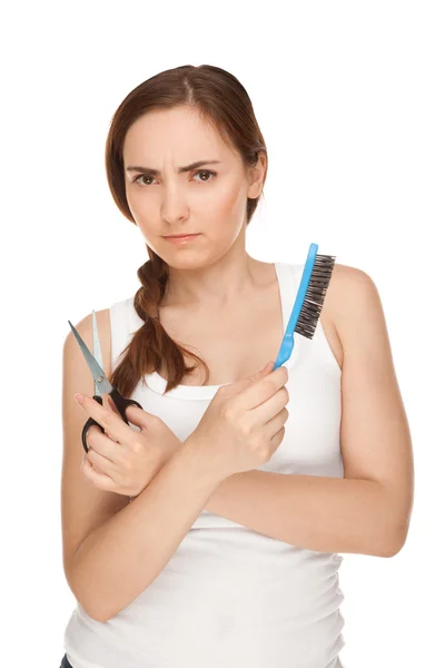 Женщина с расчёской и ножницами (сосредоточьтесь на женщине ) — стоковое фото