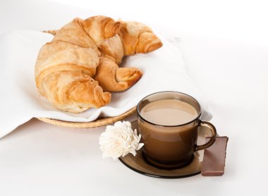 bir fincan kahve, çikolata ve cornettos