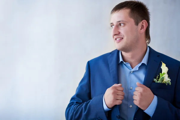 Groom is preparing for a wedding celebration — Stock Photo, Image