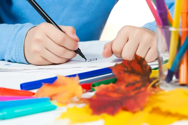 Children's hands with pencils — Stock Photo, Image