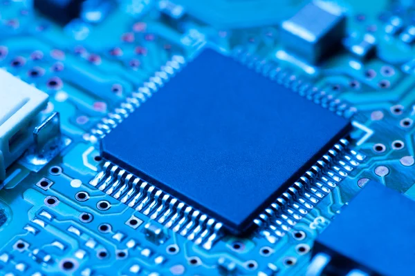Placa de circuito eletrônico com chip — Fotografia de Stock