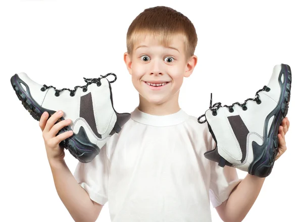 Retrato de un niño con zapatos blancos nuevos — Foto de Stock