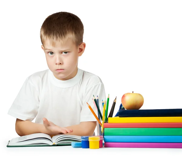 Smutné dítě dělá svůj domácí úkol — Stock fotografie