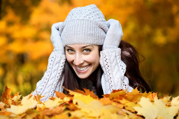 Pretty woman is lying in a yellow autumn leaves — Stock Photo, Image