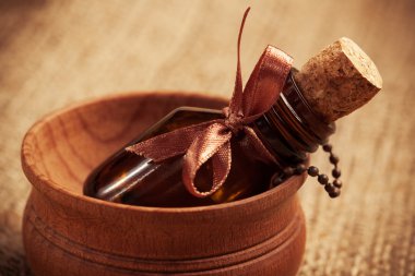 uçucu yağ cam şişe. Aromaterapi