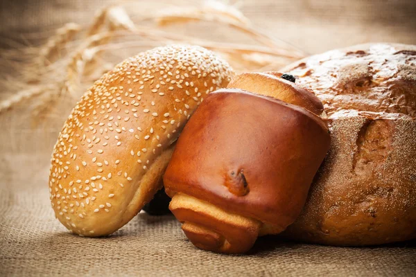 Fresh pastries on burlap background — Stock Photo, Image