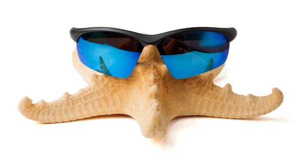 Starfish in sunglasses on vacation. isolated — Stock Photo, Image