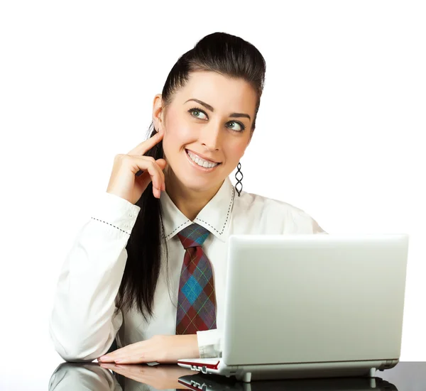 Mulher de negócios atraente com laptop branco — Fotografia de Stock