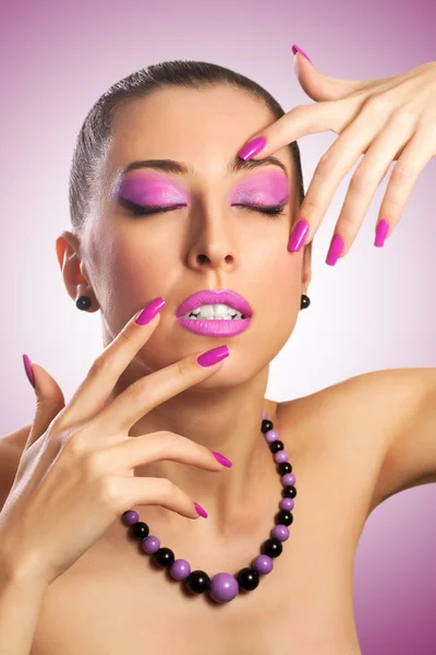 Modell med rosa make-up — Stockfoto