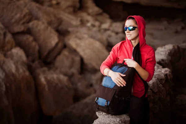 Woman tourist in the rocky grot — Stock Photo, Image
