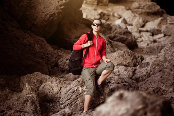 Woman tourist in the rocky grot — Stock Photo, Image